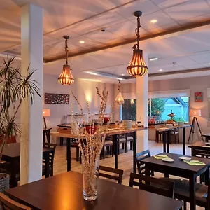 Du Golf Saint-laurent,the Originals Relais Hotel
